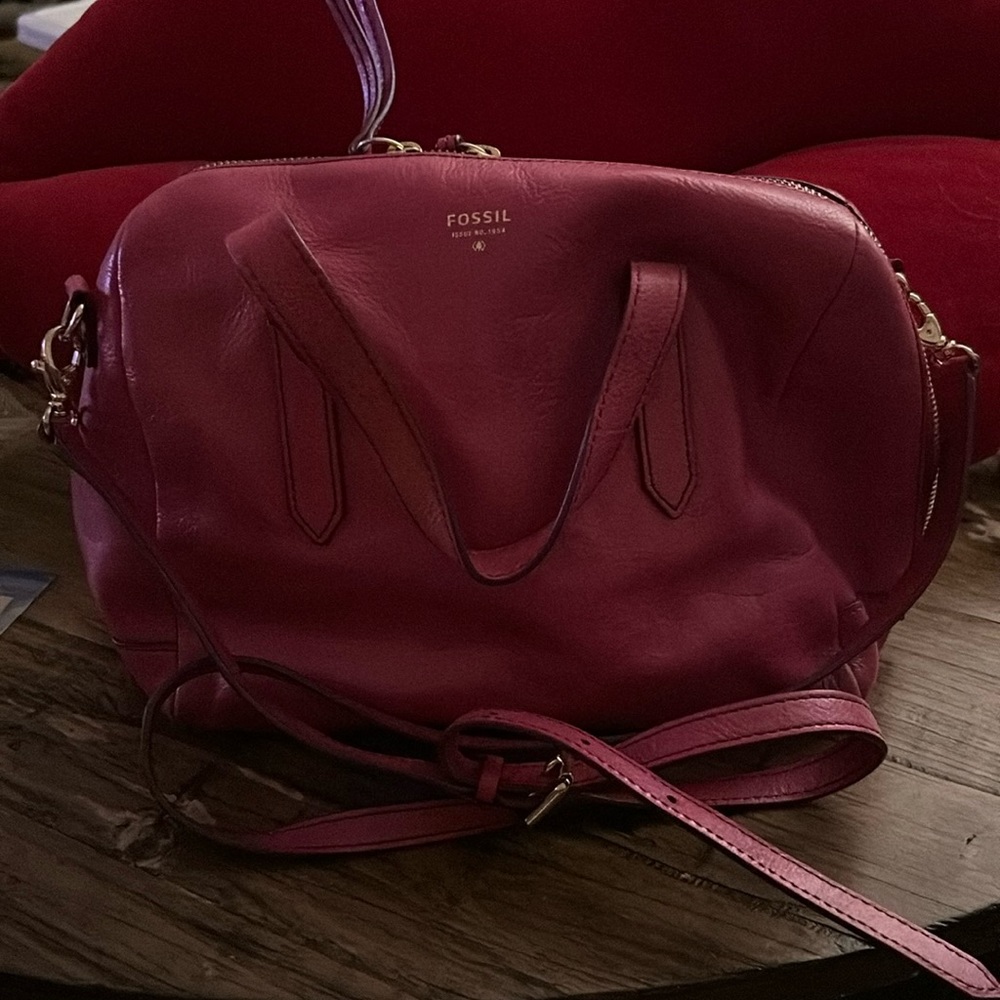 Pink Fossil purse with built in card holder n change holder, extra pocket too